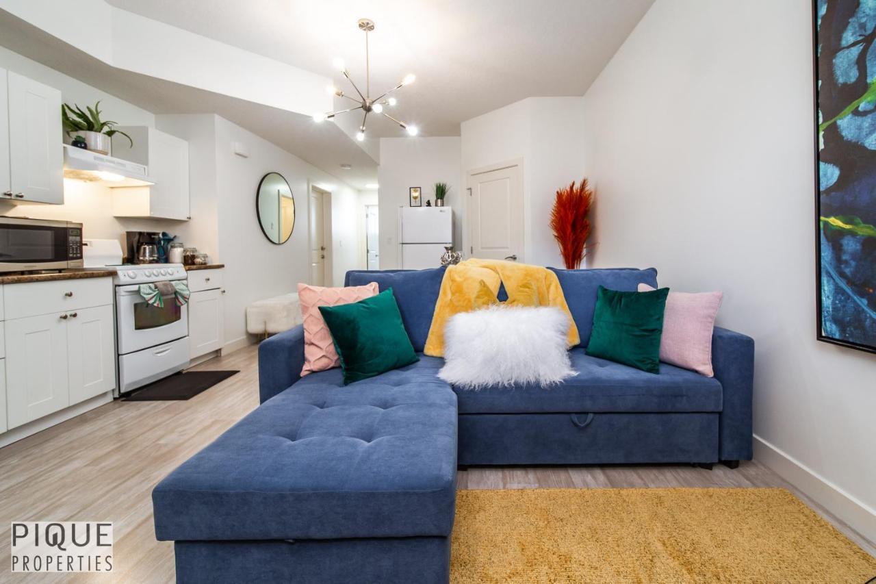 Executive Home - Long Stays Welcome - Garage Parking - Free Wifi & Netflix Edmonton Luaran gambar