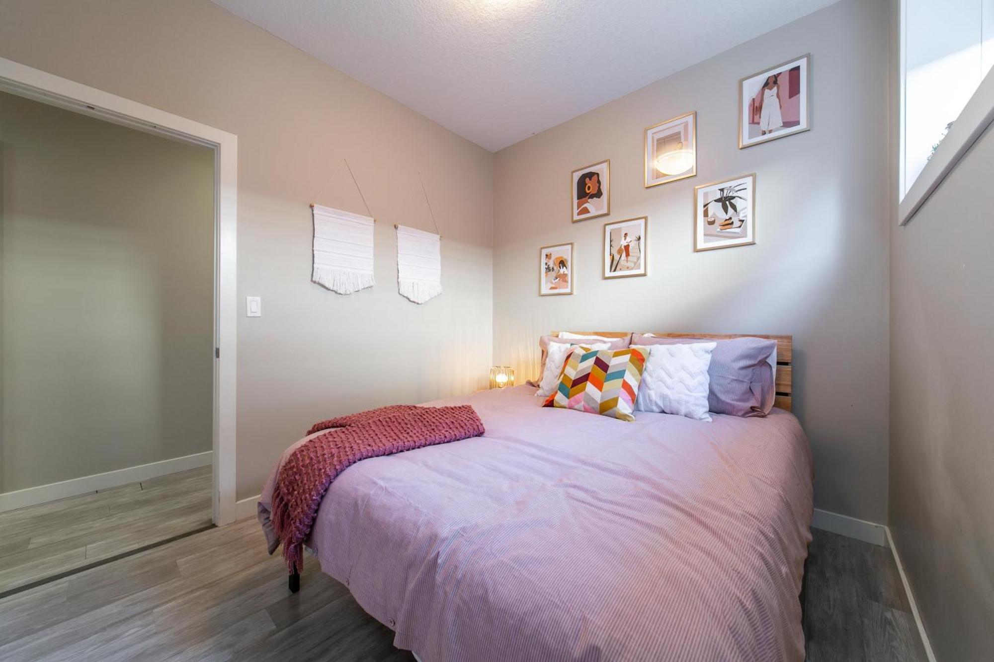 Executive Home - Long Stays Welcome - Garage Parking - Free Wifi & Netflix Edmonton Bilik gambar