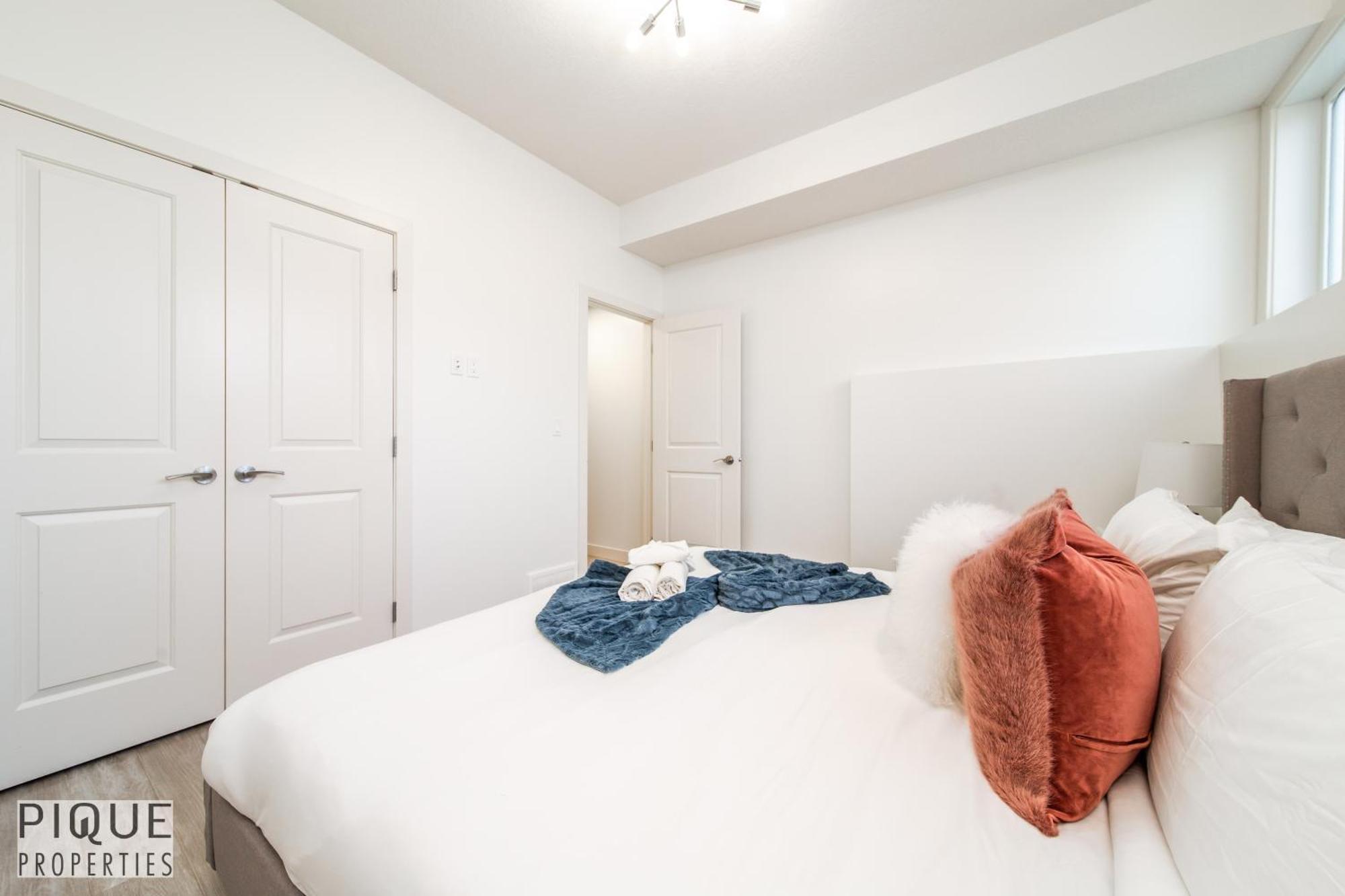 Executive Home - Long Stays Welcome - Garage Parking - Free Wifi & Netflix Edmonton Bilik gambar