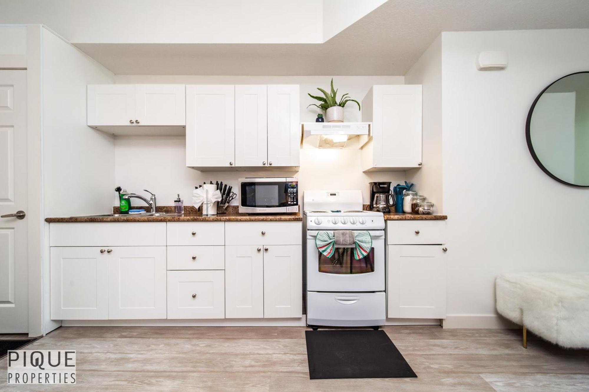 Executive Home - Long Stays Welcome - Garage Parking - Free Wifi & Netflix Edmonton Bilik gambar
