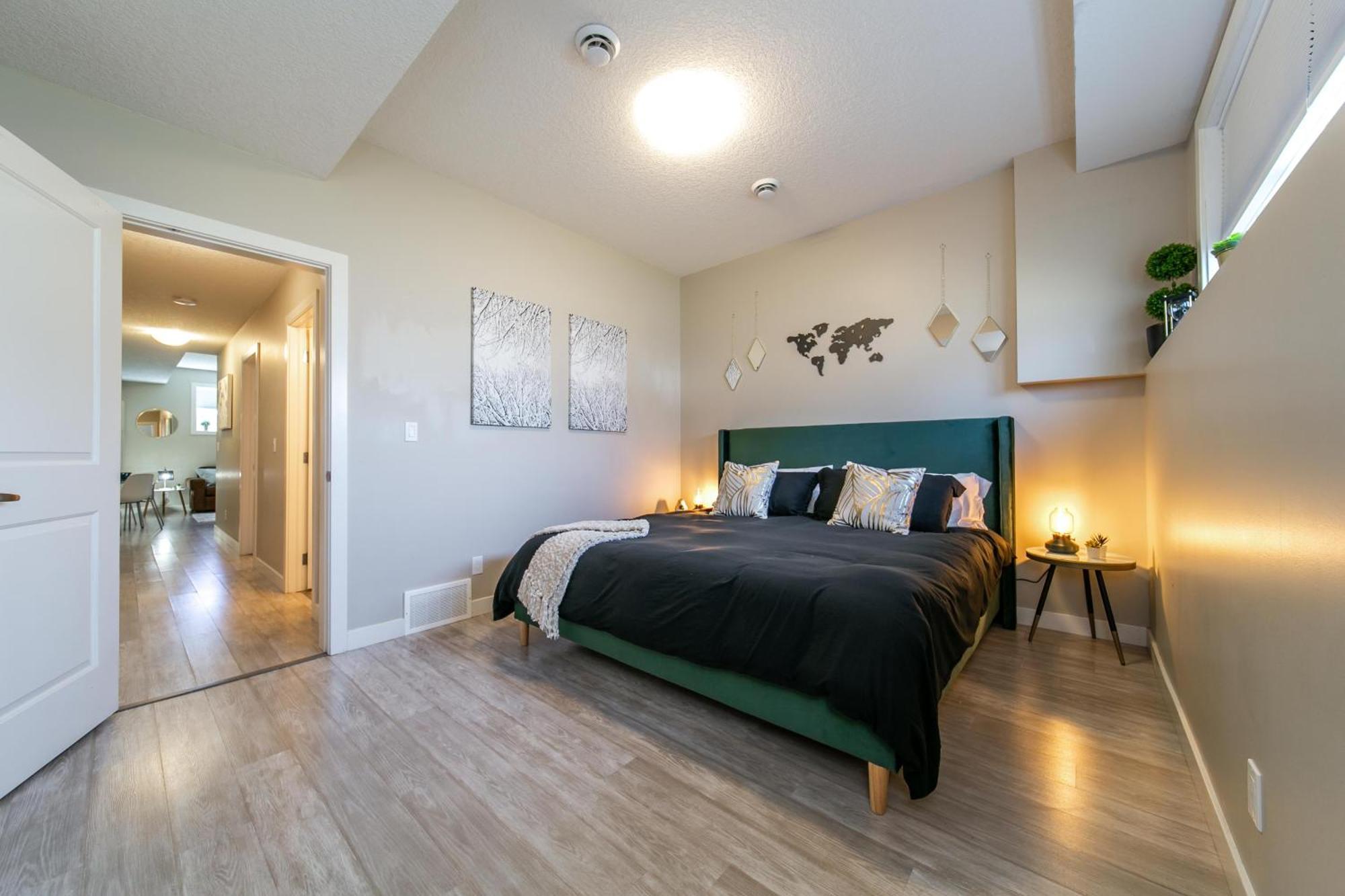 Executive Home - Long Stays Welcome - Garage Parking - Free Wifi & Netflix Edmonton Bilik gambar