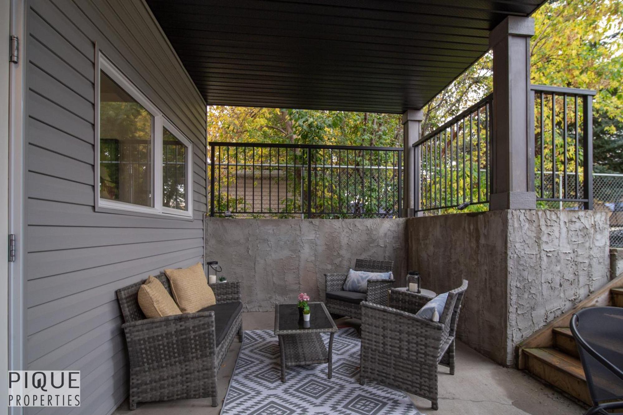Executive Home - Long Stays Welcome - Garage Parking - Free Wifi & Netflix Edmonton Bilik gambar
