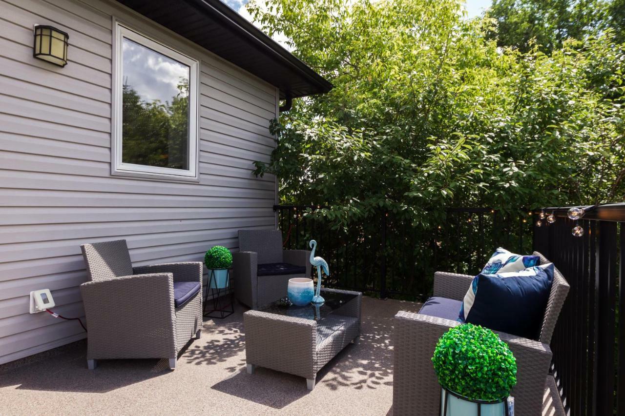Executive Home - Long Stays Welcome - Garage Parking - Free Wifi & Netflix Edmonton Luaran gambar